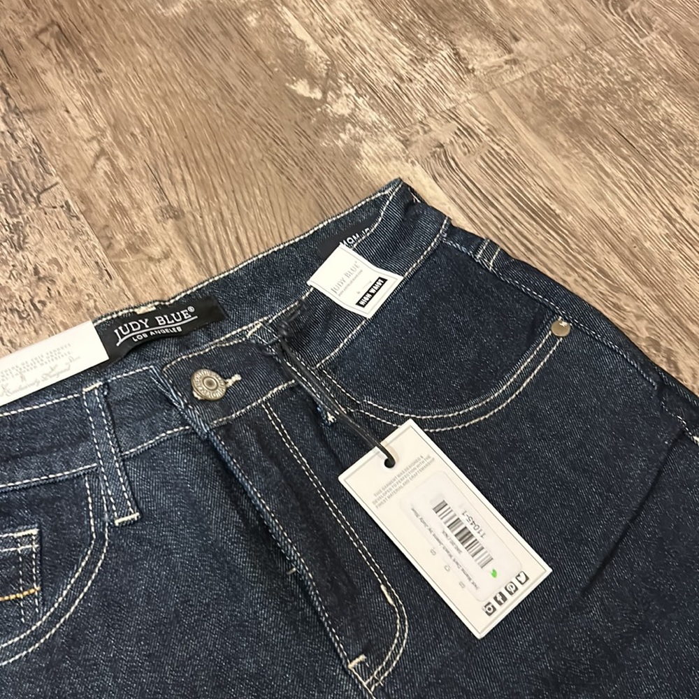 Judy Blue NWT Mom Jean fit- High Waist Style: JB88273 Color: Dark blue - Picture 2 of 2